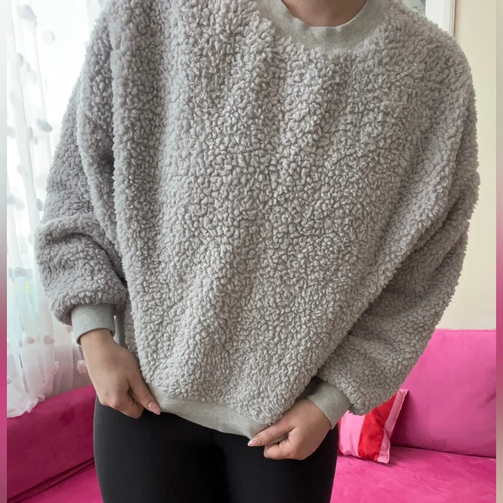 SOLD Ultra soft sweatshirt - Picture 2 of 2
